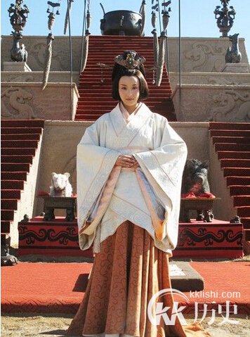 秦朝女性服饰的特点 解析秦朝女性服饰的发展史