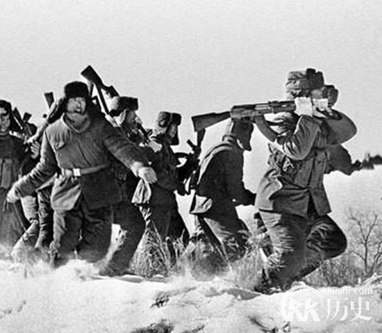 70年苏联大军压境：引发我国全民动员练兵
