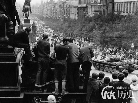 70年苏联大军压境：引发我国全民动员练兵
