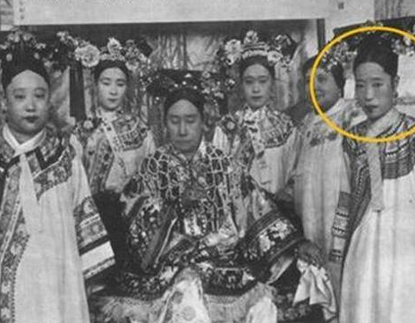 光绪皇帝在大婚的时候 光绪皇帝为何要扑在皇后身上哭