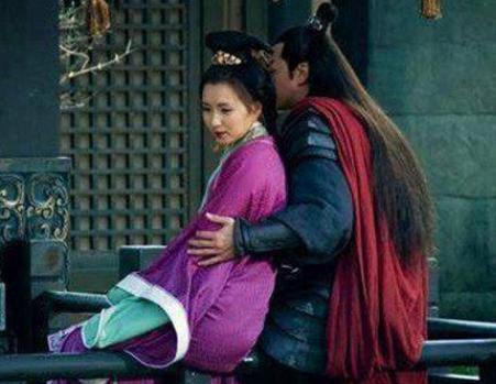 郭汜跌下神坛还喝粪的原因是什么