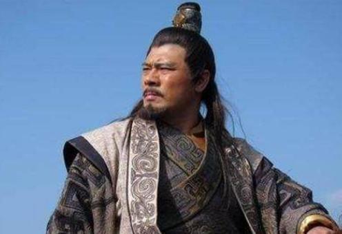 郭汜跌下神坛还喝粪的原因是什么