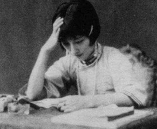 民国“宠妹狂魔”，他养了妹妹一辈子