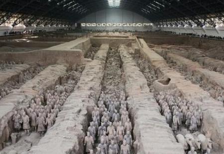 秦始皇兵马俑两排俑之间的土堆是什么