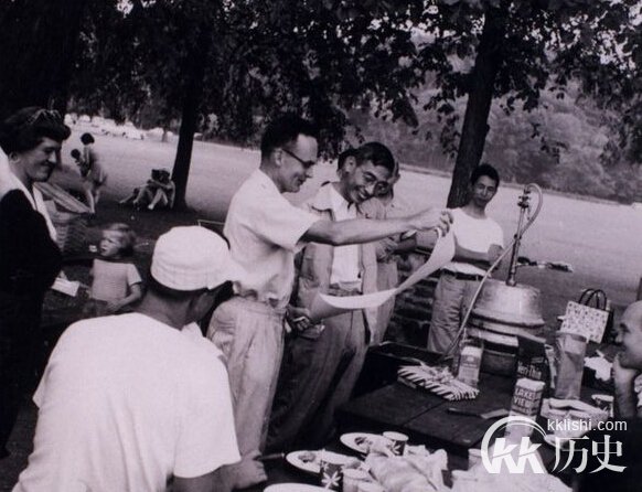 亿万国人泪奔！中国核弹元勋死后惊人一幕
