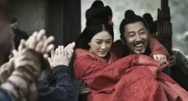 刘邦死后吕雉掌权，吕雉为何没像武则天那样称帝