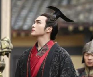 历史上秦始皇的龙袍为何是黑色而不是黄色的