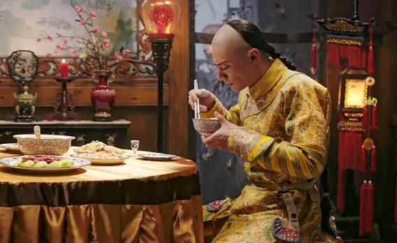 清朝皇帝早晚一次用膳，程序有多复杂