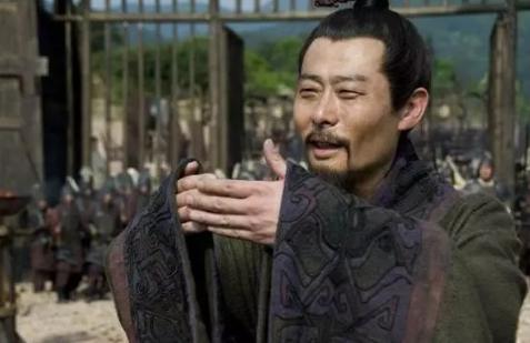 三国中刘备哭36次得江山，曹操做此三糗事成霸主！