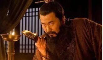 三国中刘备哭36次得江山，曹操做此三糗事成霸主！