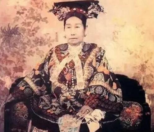 慈禧对听戏几尽奢靡，听完为何把唱戏的打了一顿