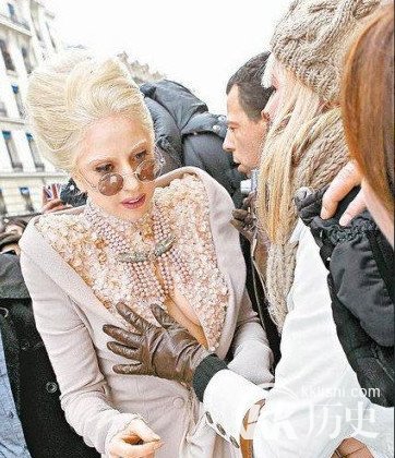 女星靠什么上位？女星惨遭导演潜规则瞬间