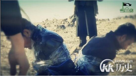 IS恐怖分子使用炸药残杀俘虏 画面残忍至极（组图）