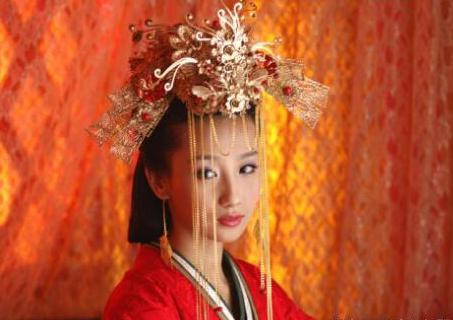 她是历史上第一个被废的皇后 她在历史上的描述是有短短几行字