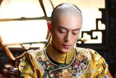 历史上的舒妃出身显赫，比乾隆小了17岁