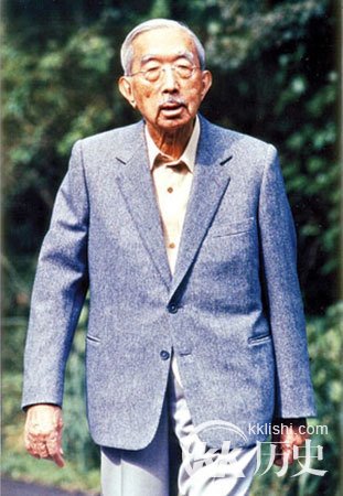 二战日本战败后裕仁天皇为何没退位
