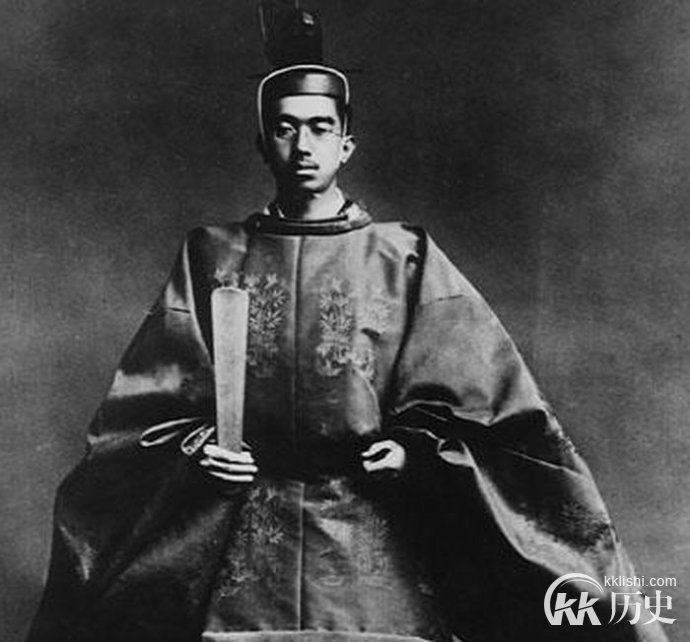 二战日本战败后裕仁天皇为何没退位
