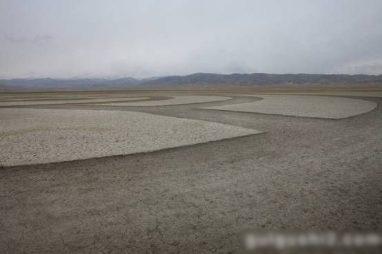 青海德令哈外星遗址附近发现巨型怪圈