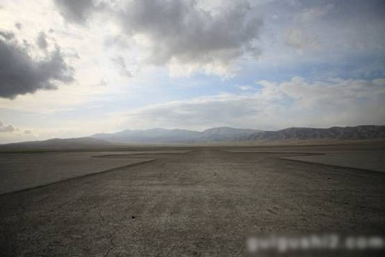 青海德令哈外星遗址附近发现巨型怪圈