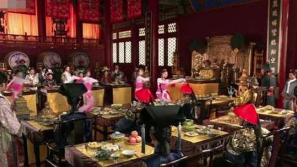 皇帝节俭到穿补丁的衣服，却耗巨资修皇陵