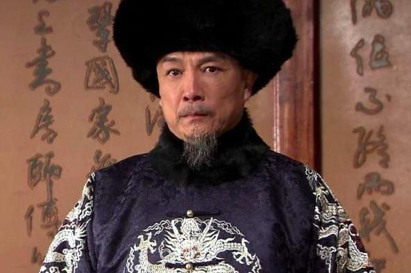 康熙皇帝身患疟疾，御医劝他不要服西药，病好后，御医被流放