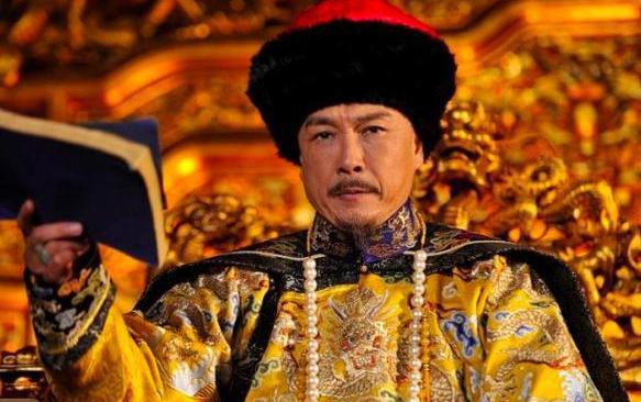 康熙皇帝身患疟疾，御医劝他不要服西药，病好后，御医被流放