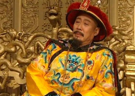 康熙皇帝身患疟疾，御医劝他不要服西药，病好后，御医被流放