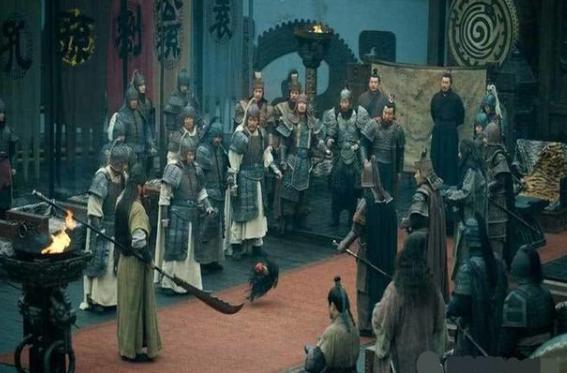 虎牢关会盟关羽如果不出阵,帐中还有谁可以斩华雄