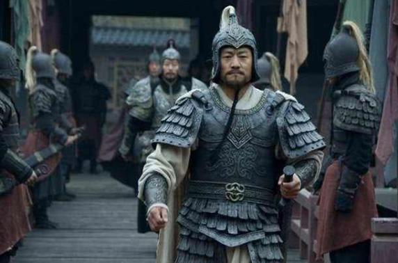 虎牢关会盟关羽如果不出阵,帐中还有谁可以斩华雄