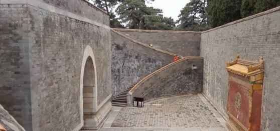 雍正皇陵到底有什么秘密?竟让已开始挖掘的专家,差人赶忙封死墓地!