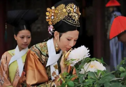 孝敬宪皇后在无子无宠的情况下，为何还能稳坐中宫之位