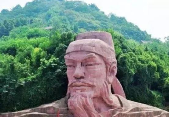 慕容麟占领了皇帝的位置，可是意外却出现了