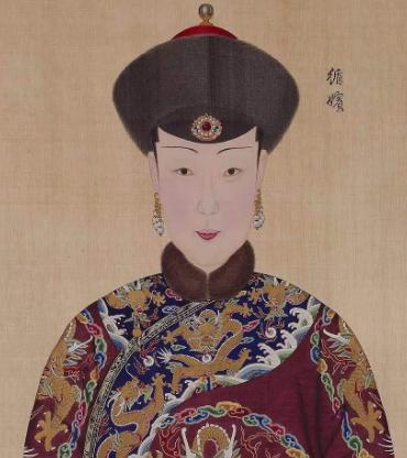 她比乾隆小47岁，天天被翻牌子却未生一子