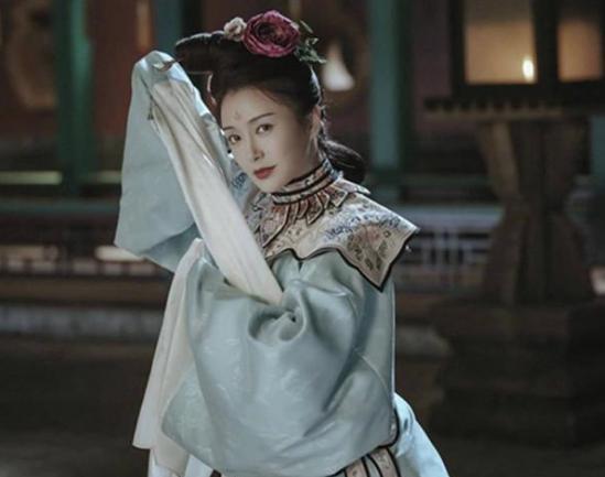 她是宫女出身，后来宠冠六宫