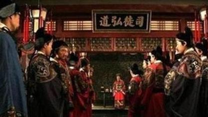 崇祯向大臣借钱解不出来 李自成：让开，我来