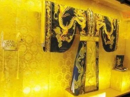 龙袍一定是黄色的吗