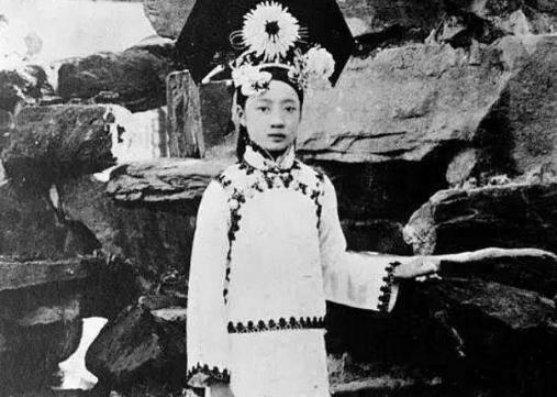 婉容历史上最后一个皇后,她有着什么样的经历