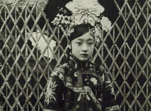 婉容历史上最后一个皇后,她有着什么样的经历