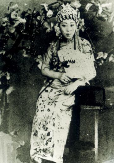 施银花：越剧四大名旦之一，女子越剧的开拓者