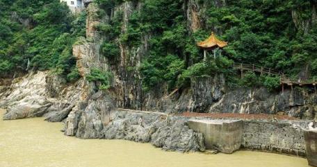 “明修栈道，暗度陈仓”中的栈道是哪吗