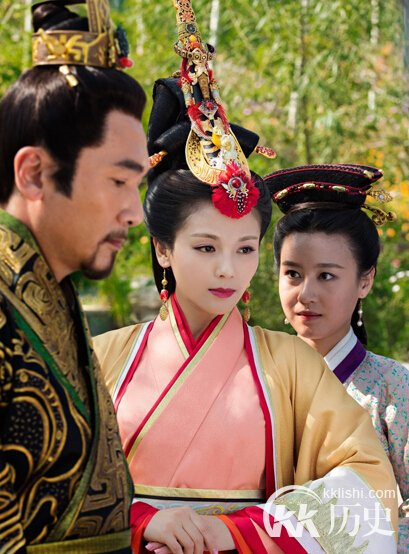 《芈月传》芈月芈姝两人是亲姐妹吗？