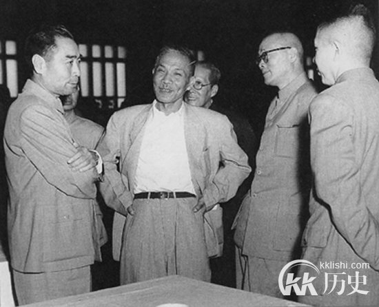 揭秘周恩来九大遗愿 曾经让邓小平忍一忍
