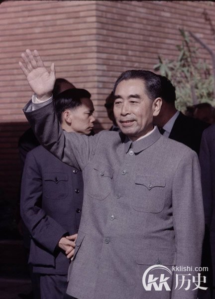 揭秘周恩来九大遗愿 曾经让邓小平忍一忍
