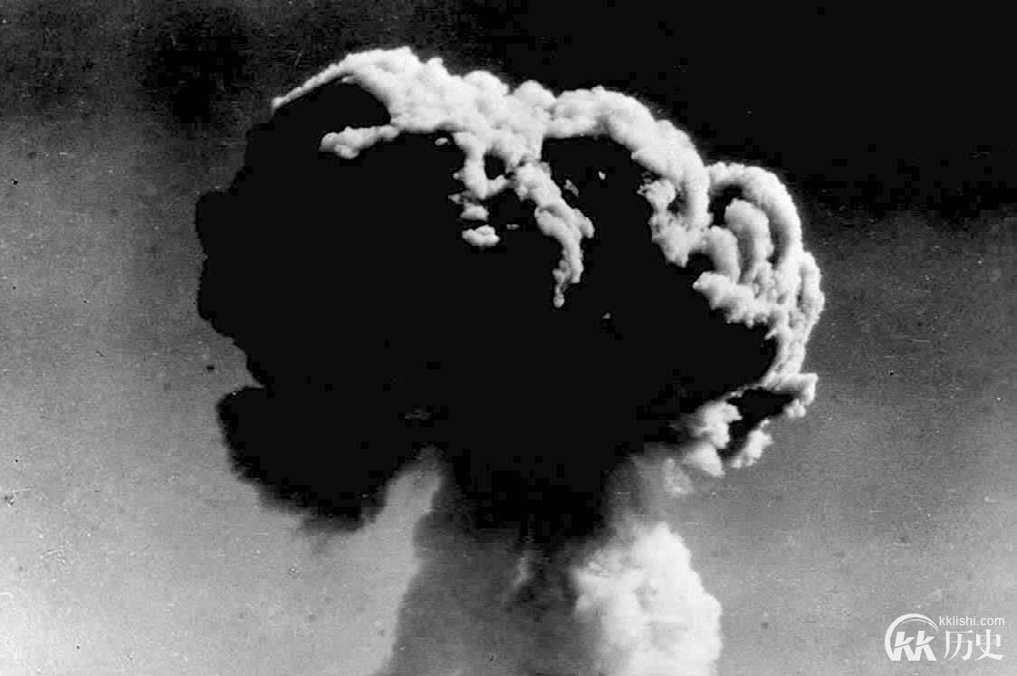 揭秘中国氢弹爆炸内幕:飞行员忘记投弹