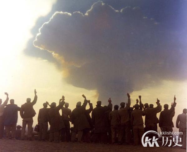 揭秘中国氢弹爆炸内幕:飞行员忘记投弹