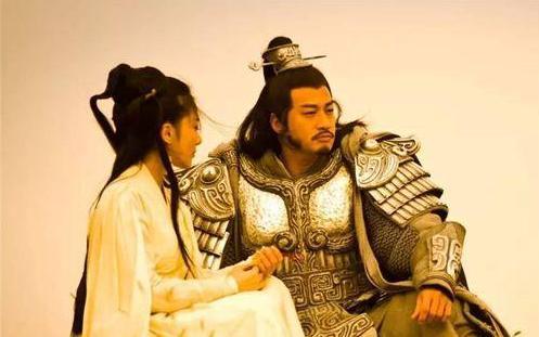 俗语“英雄难过美人关”,后半句是什么?多数女人的通病!