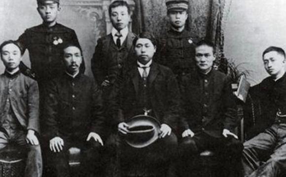 民国最狂诗人：杜甫龚自珍都不如我