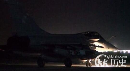 巴黎枪击事件法国态度：法国12架飞机空袭ISIS组织