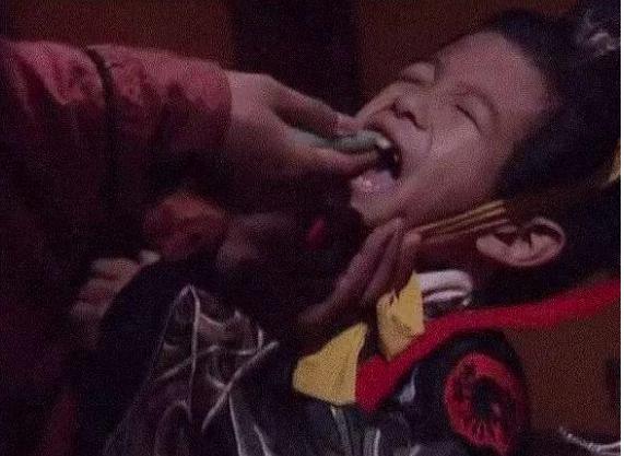 盘点历史上年幼就被推上皇位，最后惨死的皇帝