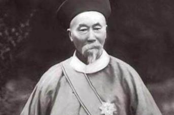 关于塞防和海防，李鸿章主张放弃收复新疆的原因是什么